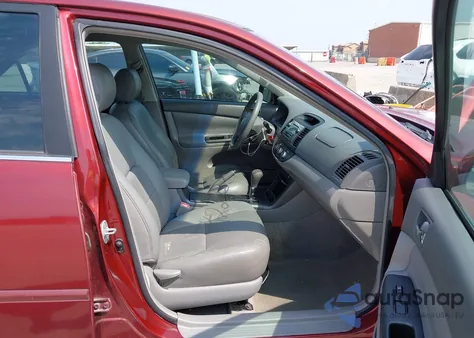 2005 Toyota Camry Le V6 z USA, uszkodzony, nr VIN 4T1BF32K45U087257